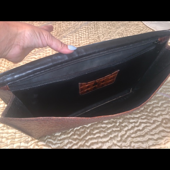 Alligator attaché case. (One single skin) - Picture 5 of 7